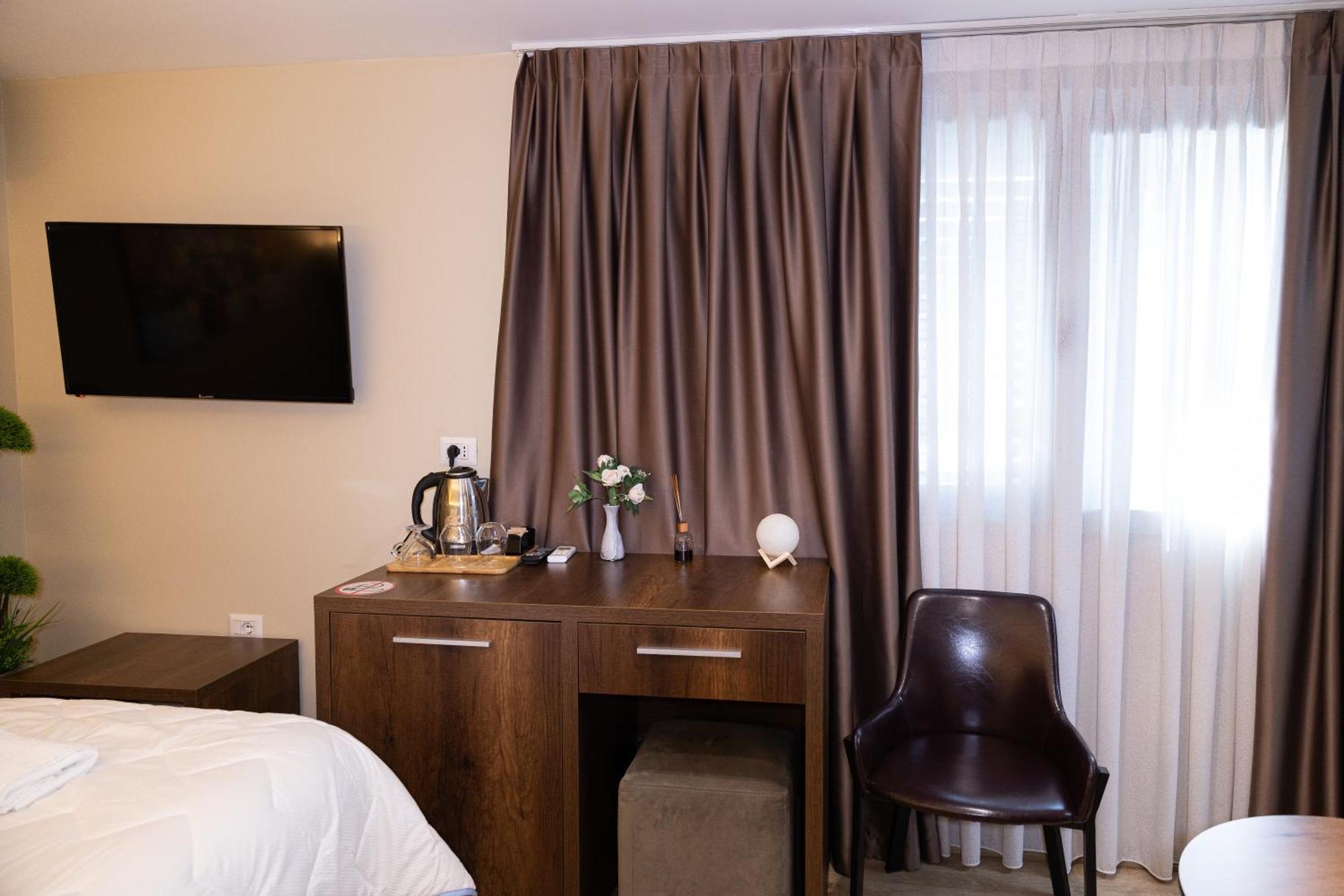4R Colombo Hotel Tirana Exterior photo